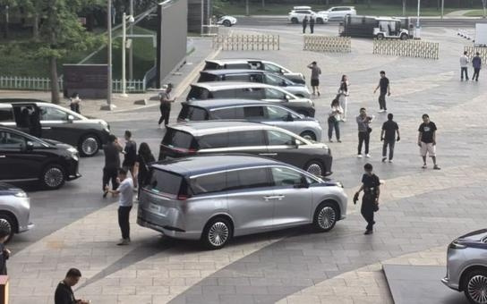 月销十万辆与困守三万辆,汽车新势力淘汰赛愈演愈烈