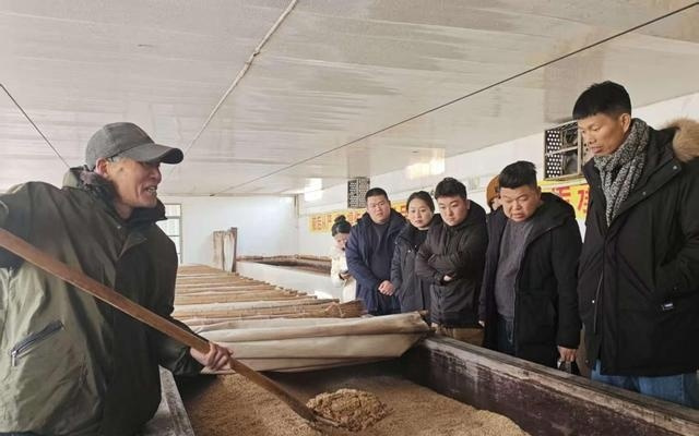 学经验、促发展！偃师区组织企业赴宜阳电商示范基地参观交流