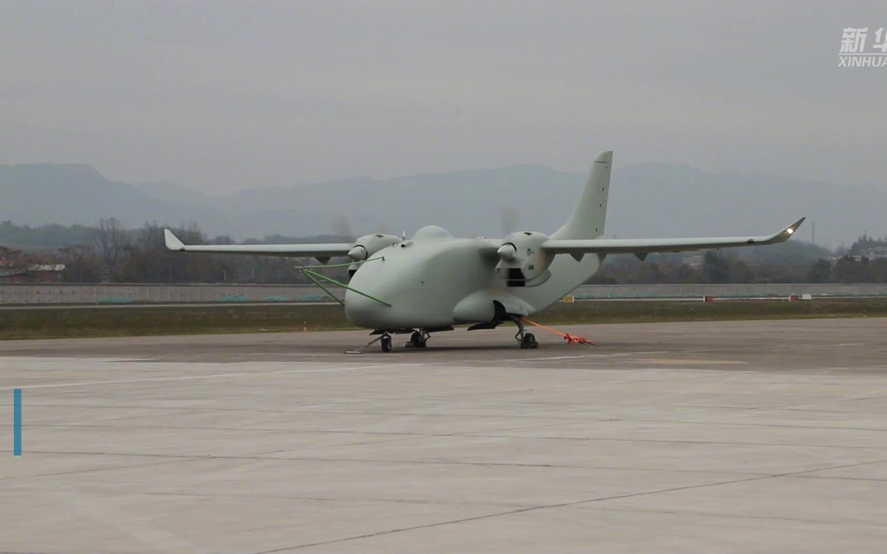 全球首款混合动力无人运输机彩虹YH-1000S在重庆梁平首飞成功