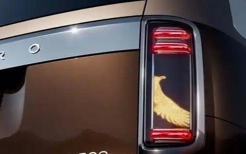 越来越重、越来越“胖”的新能源车,正在压垮什么?| 锋面评论