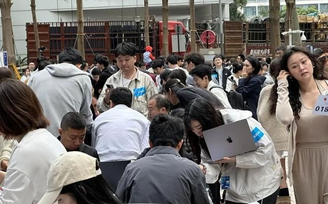 腾讯“小龙虾”正式上线！安装到连接最快1分钟，能接QQ、飞书、钉钉等；此前腾讯楼下千人排队装“虾”，“领养”指南→