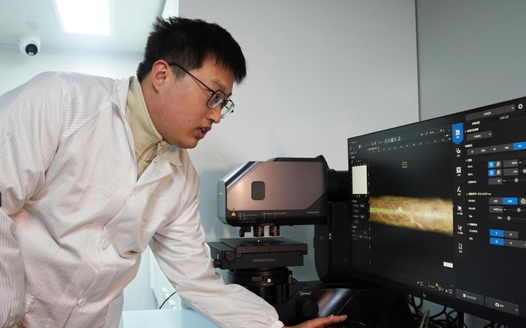 我国科学家成功研制“纤维芯片”