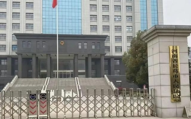 男子账户有大量比特币，两地警方介入，以不同罪名立案