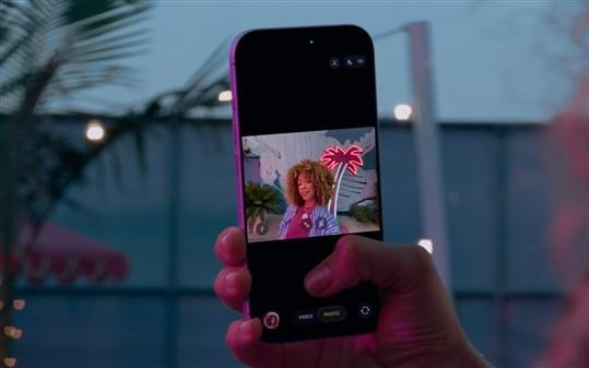 苹果依然引领行业!iPhone 17首发方形前摄:华为、OPPO已开始探索