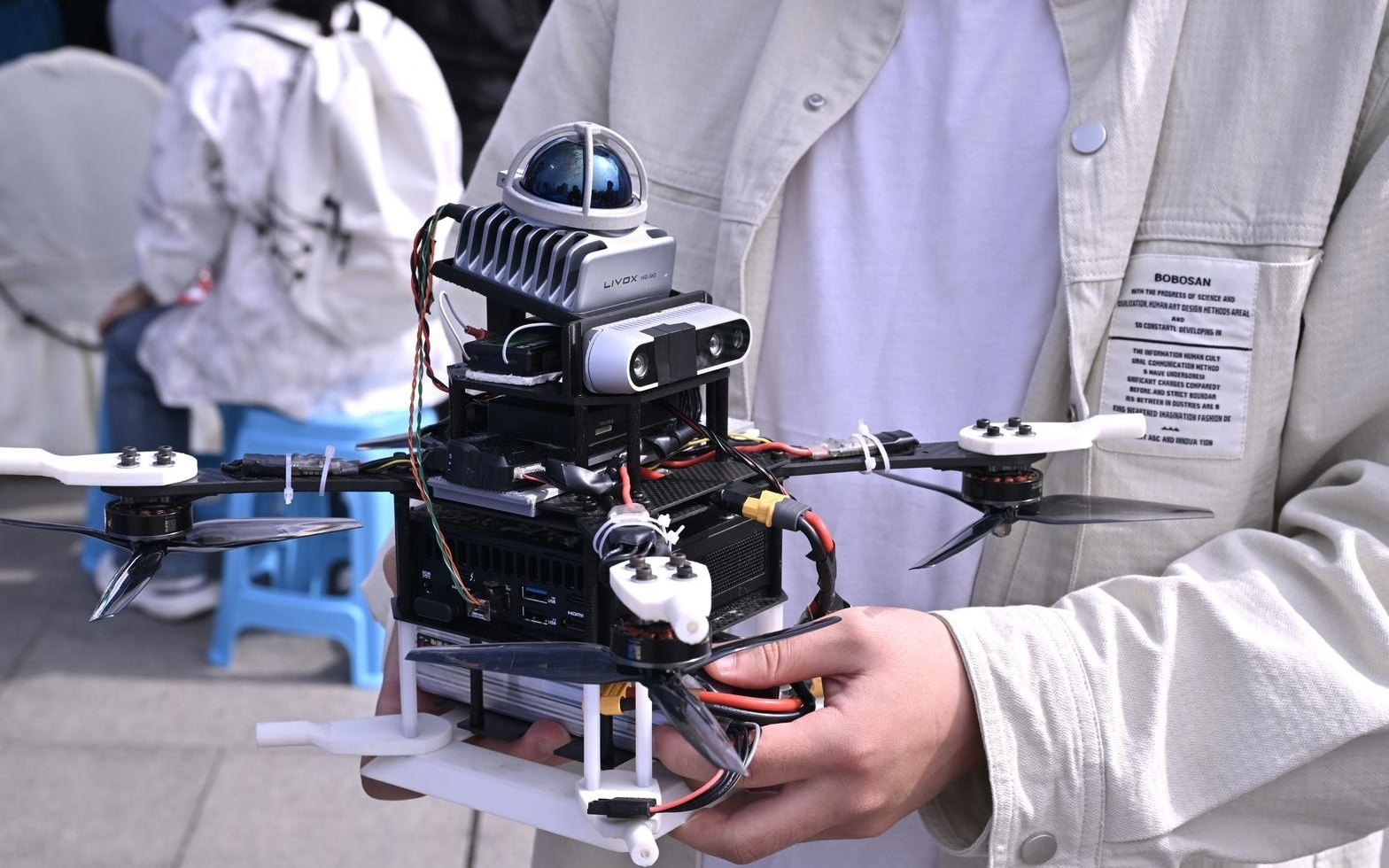 天上“格斗”，地上“筑链”！无人机赛场，成都如何“领飞”？