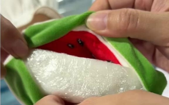 凝胶冰雪“黑科技”亮相 2026 中关村论坛，只凉于身不溶于手