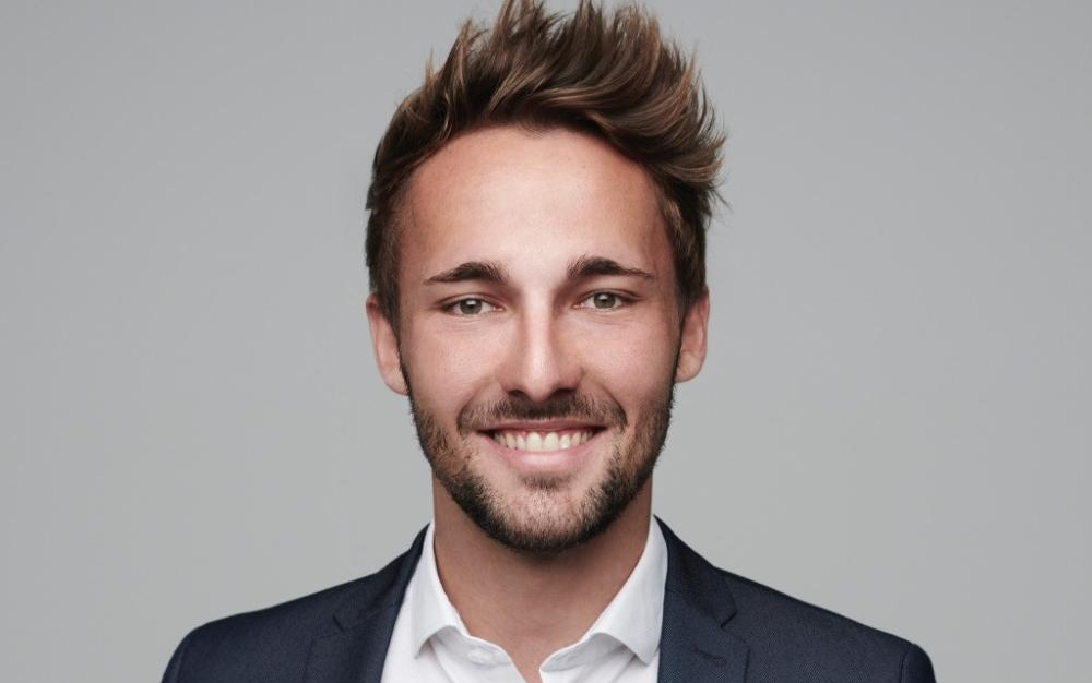 小米疯狂从特斯拉挖人！一周内6大高管被传入职小米