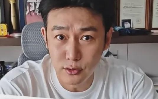 “20周年版iPhone曝光”引发网友热议，四曲面液态玻璃，边框彻底隐形……你会为苹果的新设计买单吗？