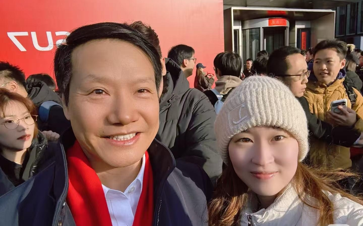 开工首日,雷军给员工发红包(多图)