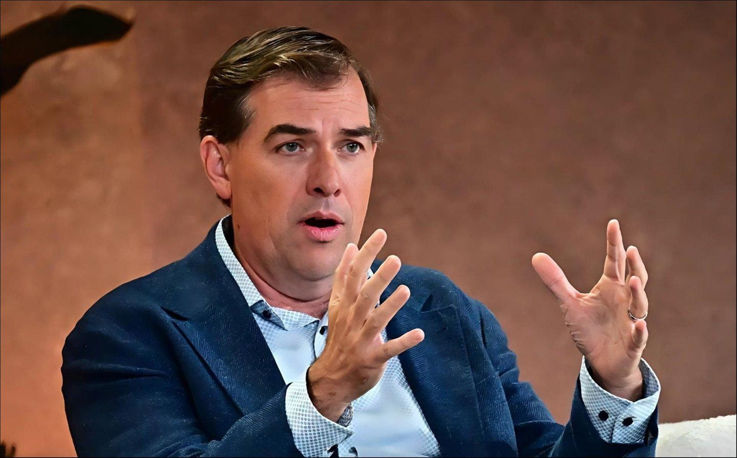 同时给两大AI死敌砸了580亿,AWS CEO终于回应了