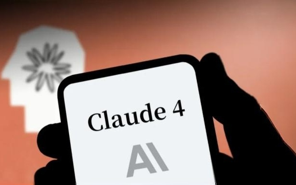 Anthropic掏出700块一个月的全能“AI同事”，直面微软Copilot