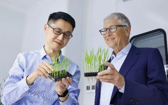 比尔·盖茨再次访华，直面“爱泼斯坦争议”