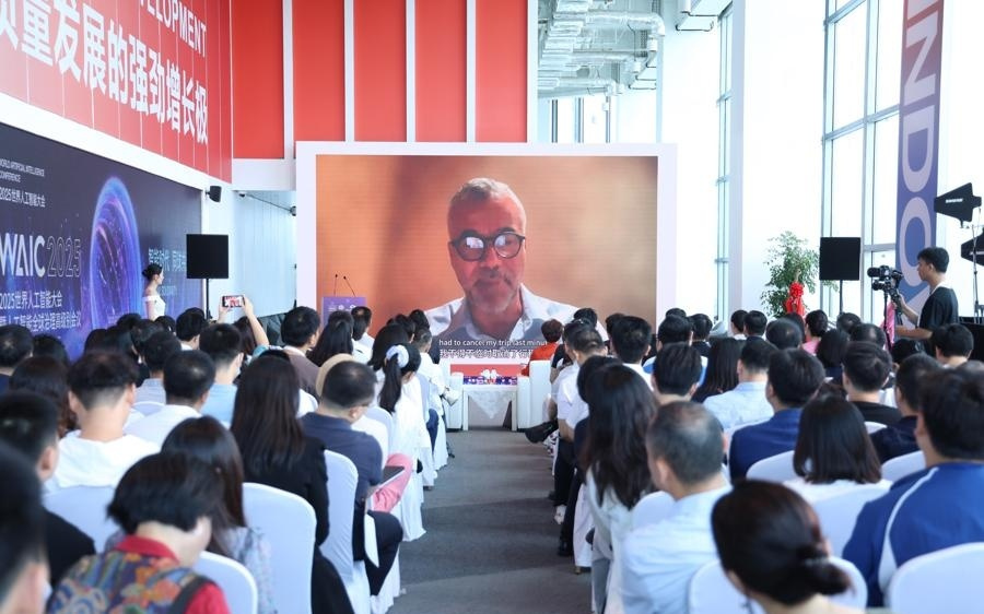 大模型与机器人互促共进的当下，他们想要共筑世界的“新终端”