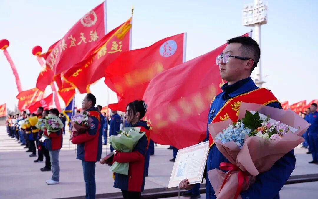 酒泉卫星发射中心 | 誓师动员，坚决夺取神舟二十一号载人飞行任务全面胜利