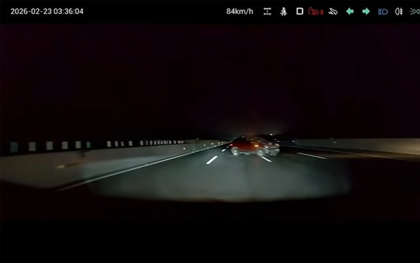 深夜高速上横着一辆车 天神之眼紧急避险！比亚迪又救了车主一命