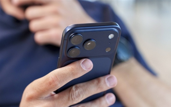 用实体卡槽换电池！实测纯eSIM版iPhone 17 Pro/Max续航多49分钟