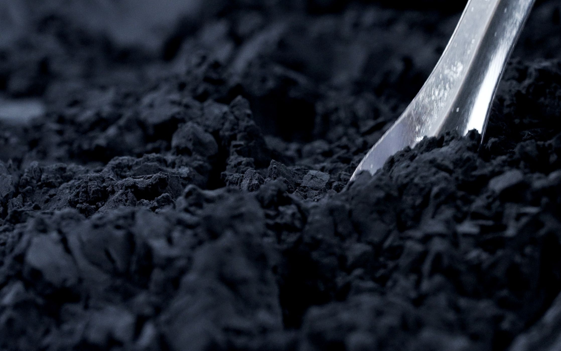 苹果前全球供应链高管创业，将“十五五”高端碳材料价格打到10万元以内丨36氪首发