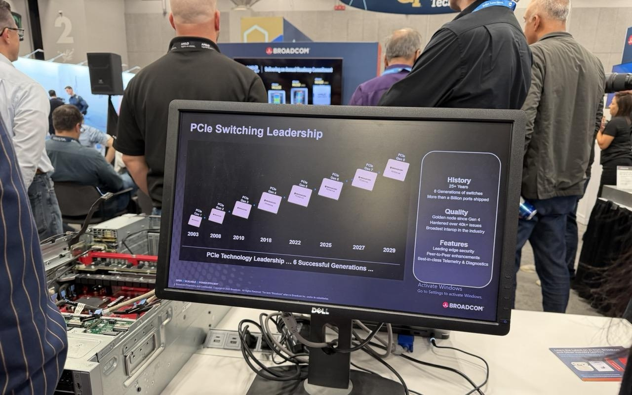 博通展示PCIe交换芯片路线图：2027年Gen7，2029年Gen8
