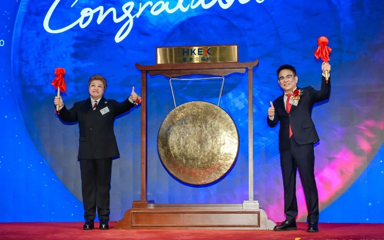 腾讯、淡马锡押注,东鹏饮料登陆港交所,市值1390亿