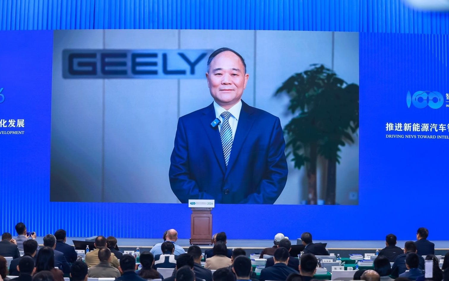 李书福：甲醇电动车轻量化优势显著，是重型交通绿色转型重要技术路线