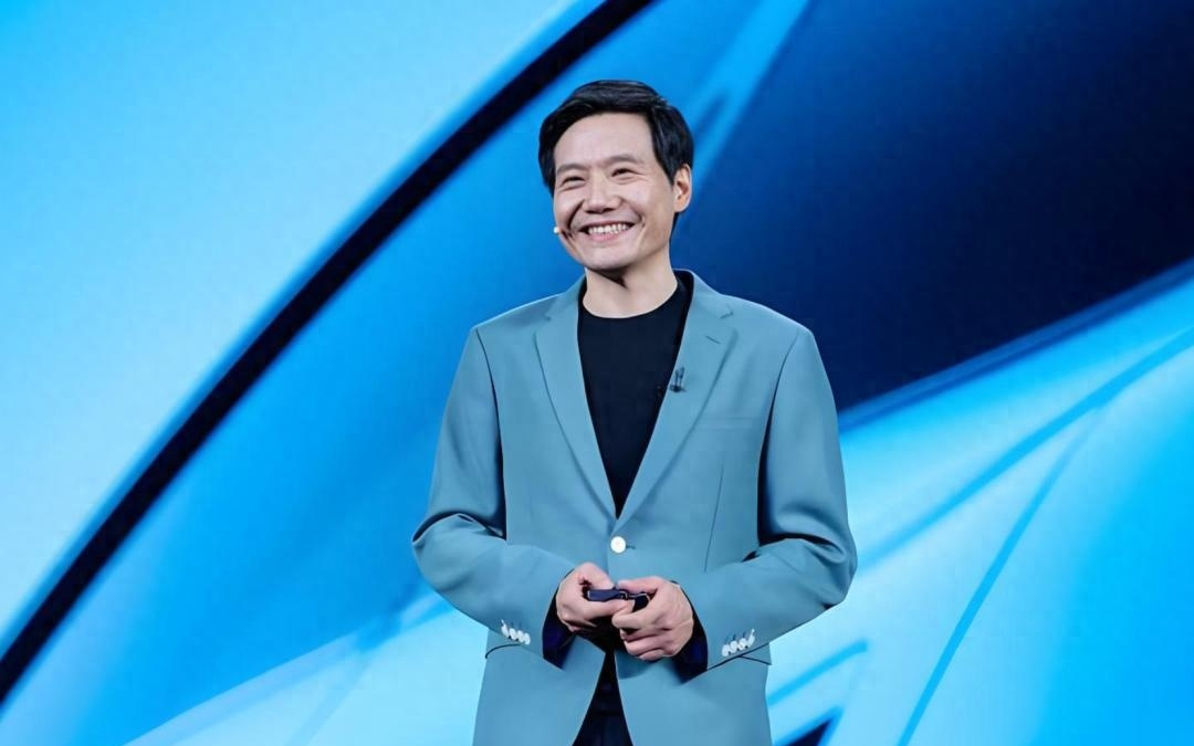 雷军个人超1亿港元增持小米股票 小米汽车预计全年交付超40万辆