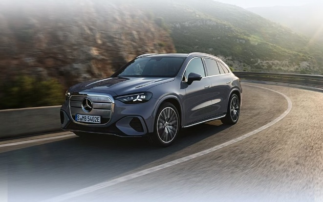 全新梅赛德斯-奔驰纯电 GLC 全球首发，国产长轴距版明年上市