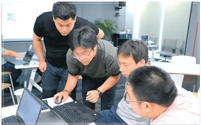 在“人机之间”探路