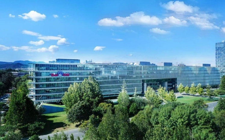 四季度AI业务收入占比43%！百度交出AI商业化“成绩单”