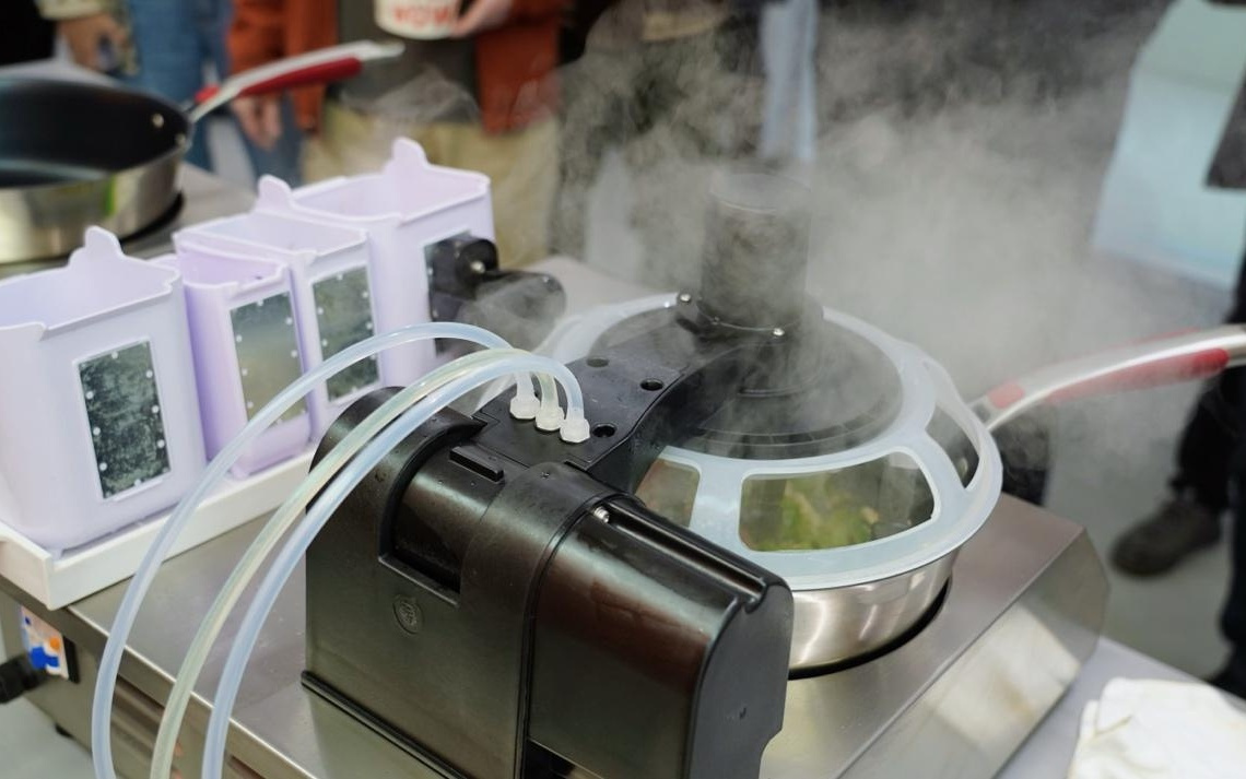 机器怎么炒出“锅气”？锅圈炒菜机器人探索智能化