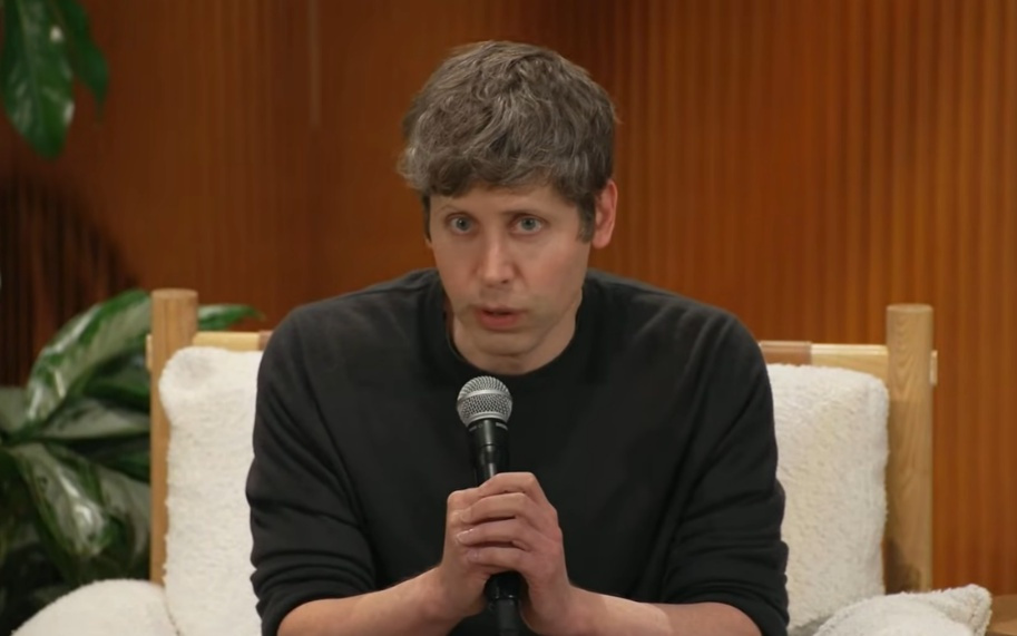 “我们确实搞砸了”！奥特曼罕见直播“反思”：GPT-5曾走弯路，写代码将不再重要