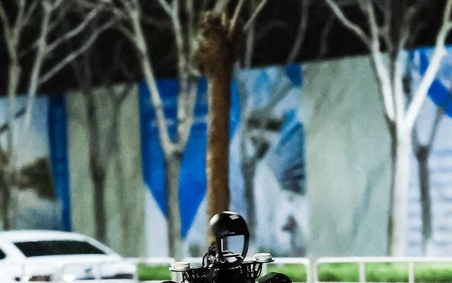 机器人马拉松｜宇树科技三个主体以H1参赛，调整续航、脚掌等适应长跑
