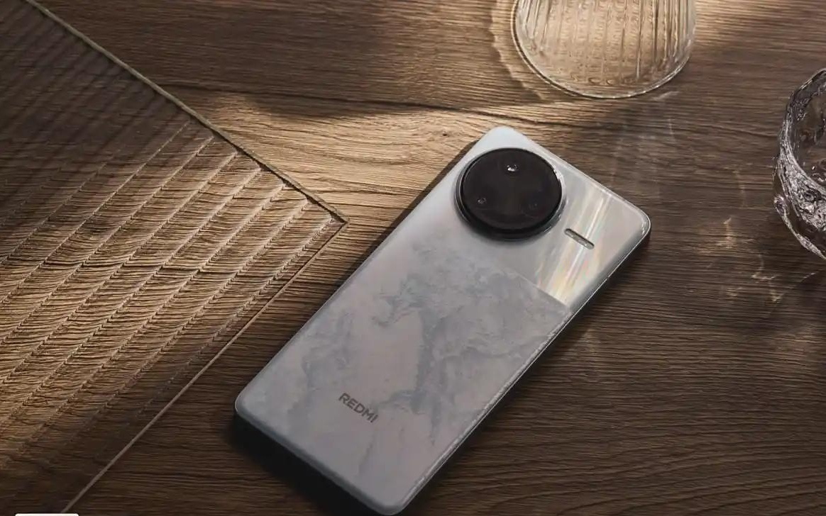 消息称某厂工程机搭50MP三摄及雾面工艺，或为小米REDMI K90系列