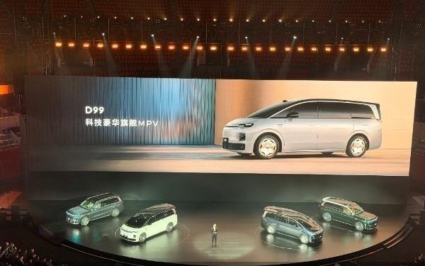 零跑D99以纯电和增程双线切入旗舰 MPV 市场