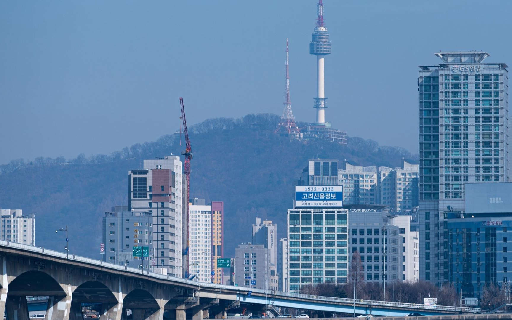英伟达宣布与三星电子合作建设新型人工智能工厂