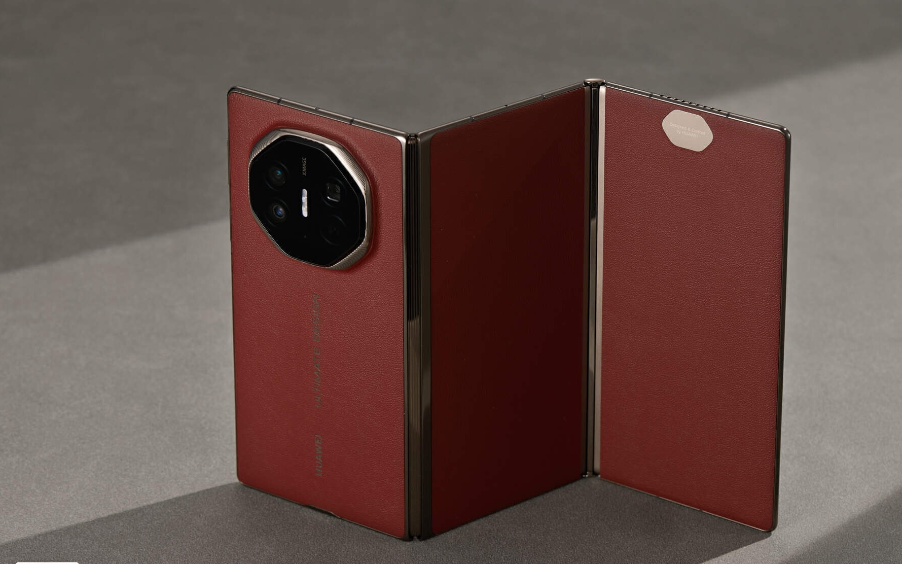 华为Mate XT / XTs三折叠手机获HarmonyOS 6.0.0.120SP12升级