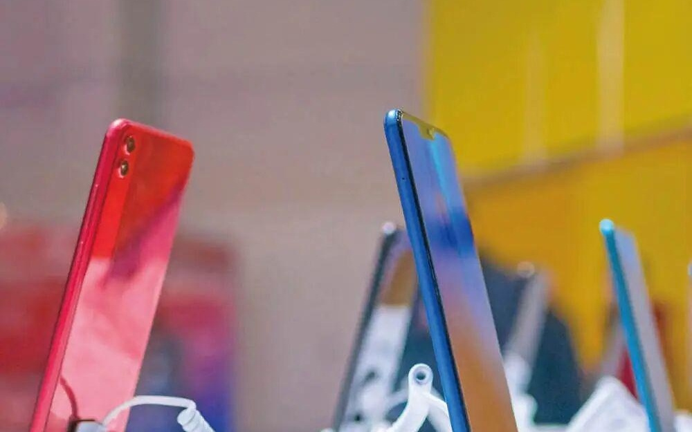 AI抢光内存，手机被迫涨价