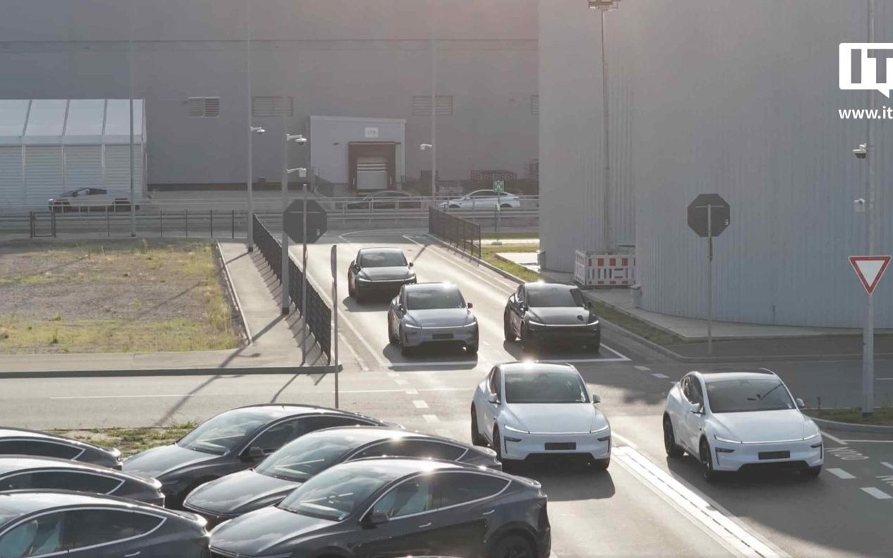 特斯拉柏林工厂 Model Y 可自动从生产线行驶至停放区