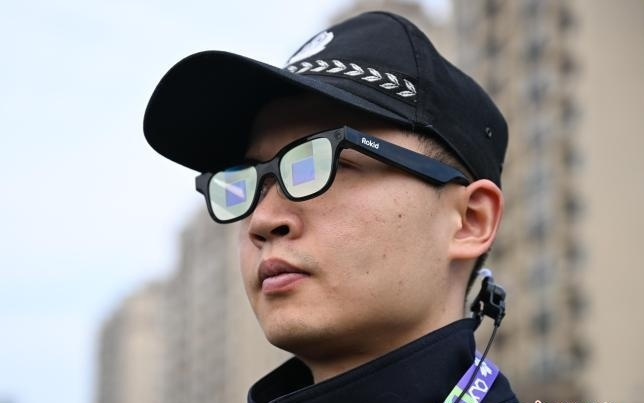 “AI交警”AR眼镜齐亮相 杭州黑科技护航城市马拉松