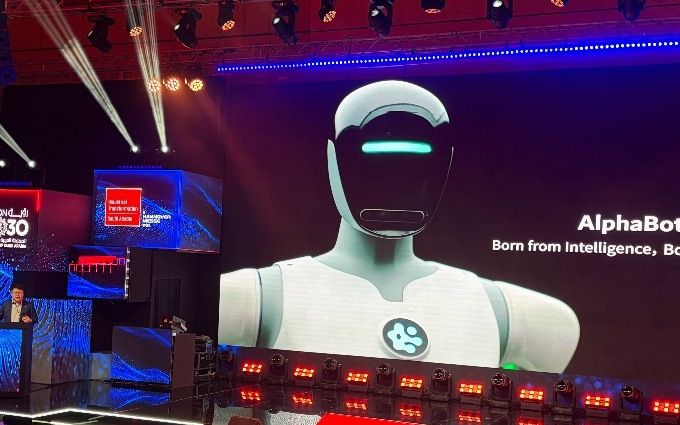 智平方郭彦东沙特发声：通用智能机器人将成下一代智能终端