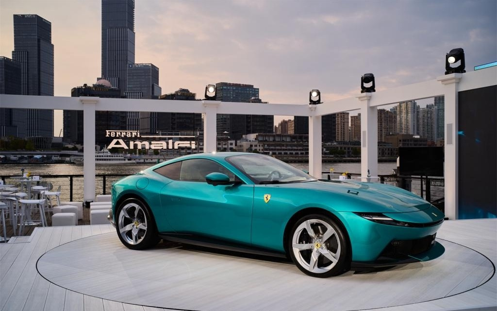 凝固意大利海岸线的美学新境，法拉利Amalfi首秀申城