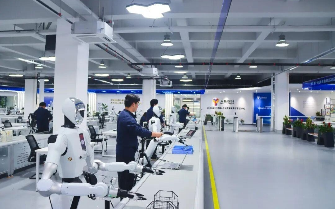 具身智能数据采集工厂遍地开花,政协委员提醒避免重复建设