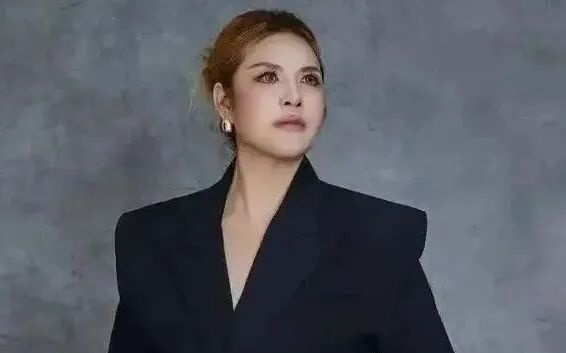 “太恐怖,iPhone半夜自己给陌生人打47分钟电话!”