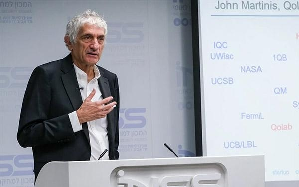 “我们可能只领先中国几纳秒，这是真正的竞赛”