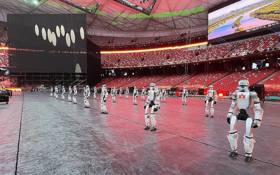 顶流艺人、国家级场馆、16场连跑稳定交付，天九领航验证机器人演艺平台级商业价值