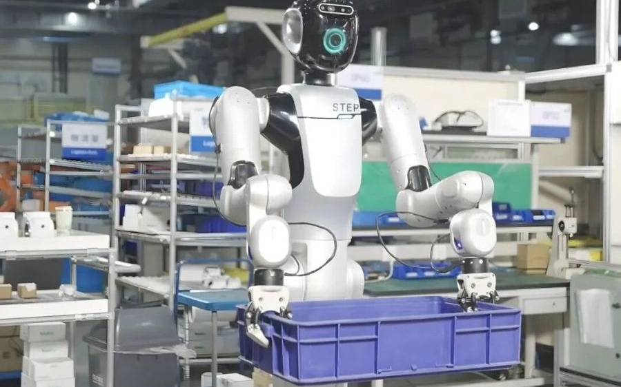 具身智能“进厂打工”过时了？上海首发“厂一代”人形机器人，能靠下意识干活