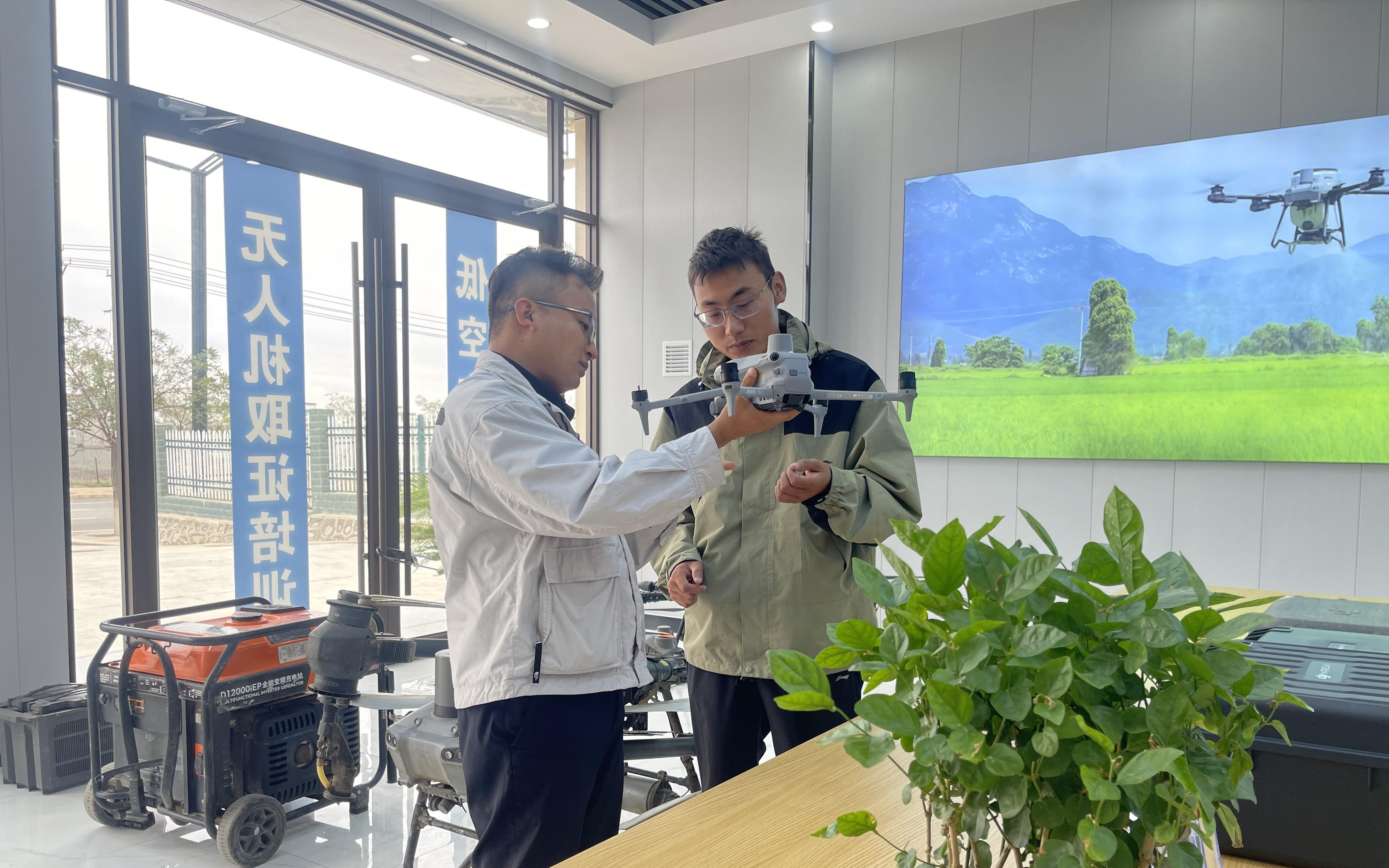 中国年轻一代开拓低空经济新蓝海