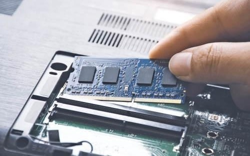 存储猛涨的“冰与火”：AI服务器高增，消费电子承压