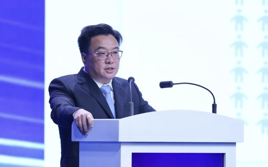 上海人工智能实验室主任周伯文:科学研究是下一个编程