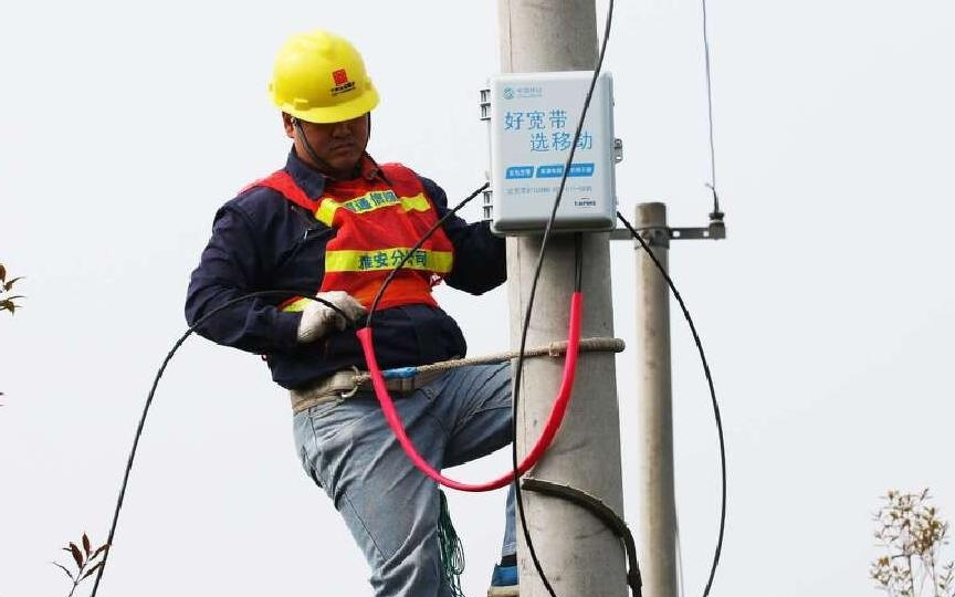 海信发布影游旗舰E8S 三大运营商2026战略出炉｜早报