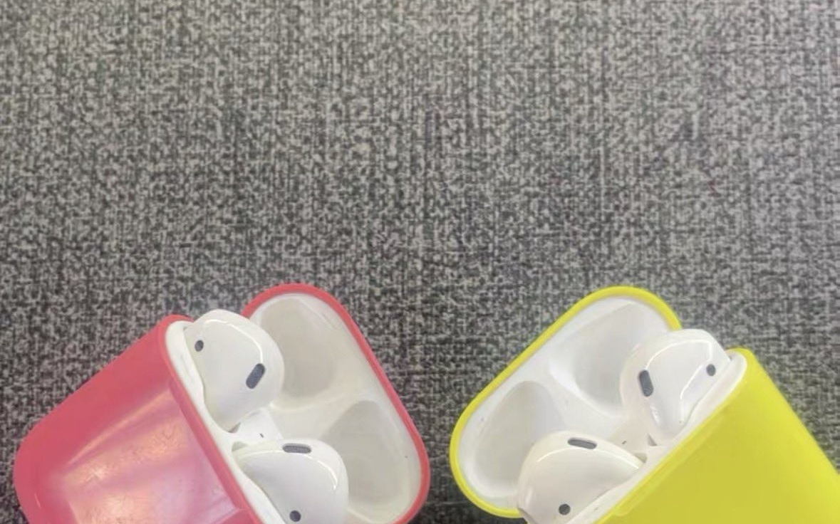 彩壳版苹果初代AirPods耳机曝光：风格酷似iPhone 5C